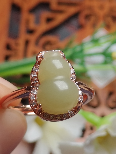 古玩玉器和田玉鑲嵌葫蘆戒指(帶鑒定證書)拍賣，當前價格99元