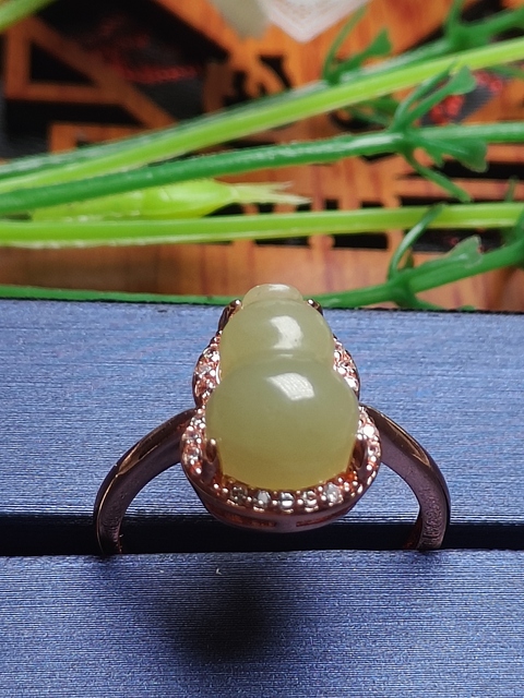 古玩玉器和田玉鑲嵌葫蘆戒指(帶鑒定證書)拍賣，當前價格99元