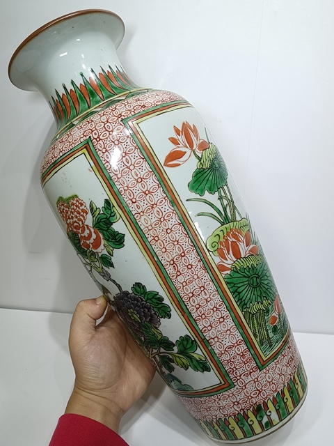 古玩陶瓷晚清五彩開窗花卉紋筒瓶拍賣,當前價格23000元