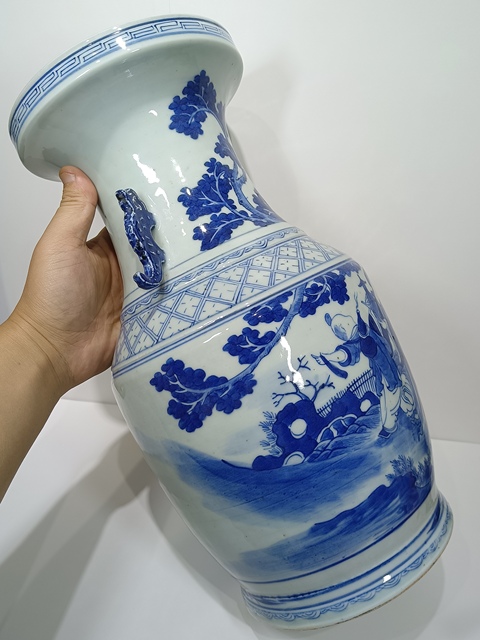 古玩陶瓷青花人物雙耳瓶拍賣，當前價格13000元