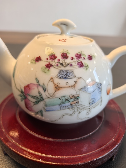 古玩陶瓷民國結婚定燒粉彩花卉壽桃紋茶壺拍賣，當前價格980元