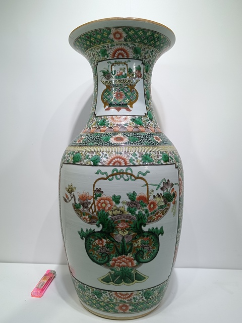 古玩陶瓷晚清五彩提籃花卉撇口瓶拍賣，當前價格16800元