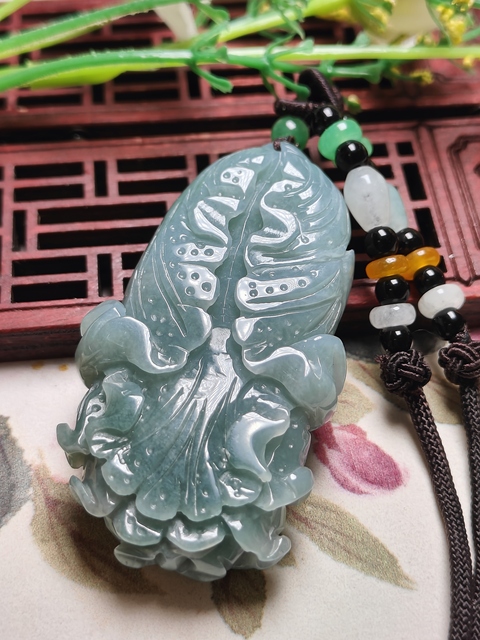 古玩玉器天然翡翠白菜掛件(帶鑒定證書)拍賣,當(dāng)前價(jià)格688元