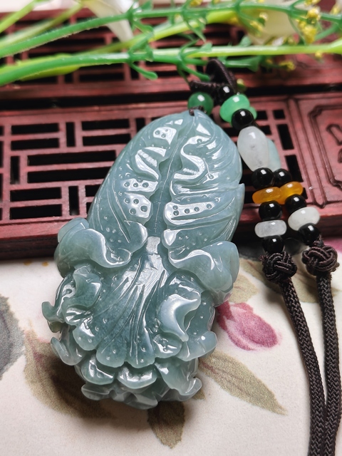 古玩玉器天然翡翠白菜掛件(帶鑒定證書)拍賣,當(dāng)前價(jià)格688元