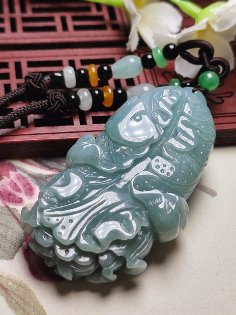 古玩玉器天然翡翠白菜掛件(帶鑒定證書)拍賣,當(dāng)前價(jià)格688元