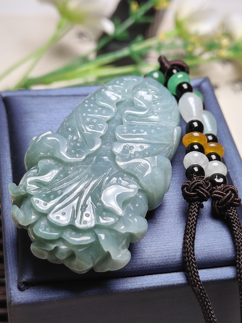 古玩玉器天然翡翠白菜掛件(帶鑒定證書)拍賣,當(dāng)前價(jià)格688元