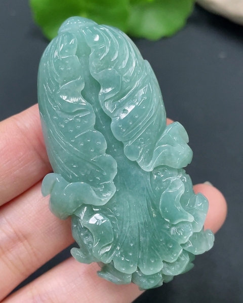 古玩玉器天然翡翠白菜掛件(帶鑒定證書)拍賣,當(dāng)前價(jià)格688元