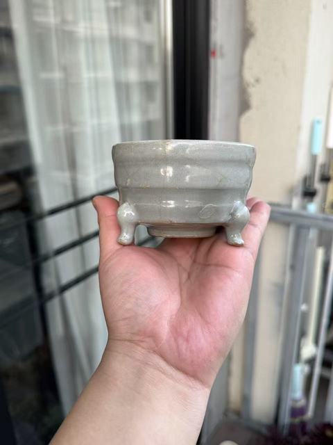 古玩陶瓷精品南宋龍泉”官”三足旋紋爐拍賣,當前價格8800元