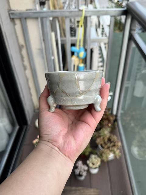 古玩陶瓷精品南宋龍泉”官”三足旋紋爐拍賣,當前價格8800元