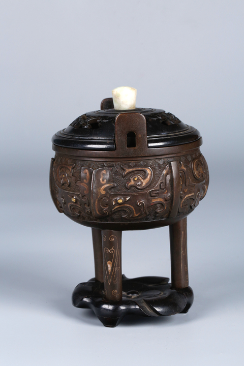 古玩銅器饕餮紋鼎式薰爐真品鑒賞圖