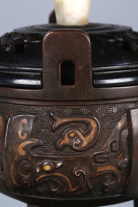 古玩銅器饕餮紋鼎式薰爐真品鑒賞圖