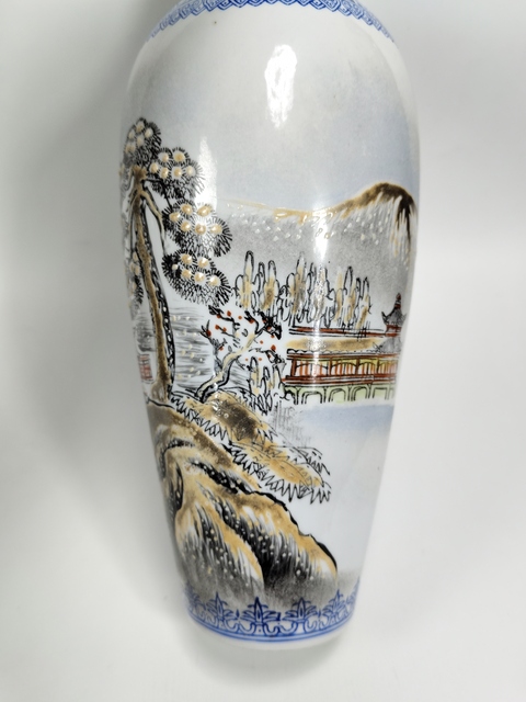 古玩陶瓷粉彩雪景圖撇口瓶真品鑒賞圖