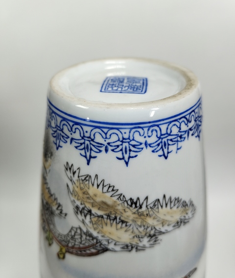 古玩陶瓷粉彩雪景圖撇口瓶真品鑒賞圖