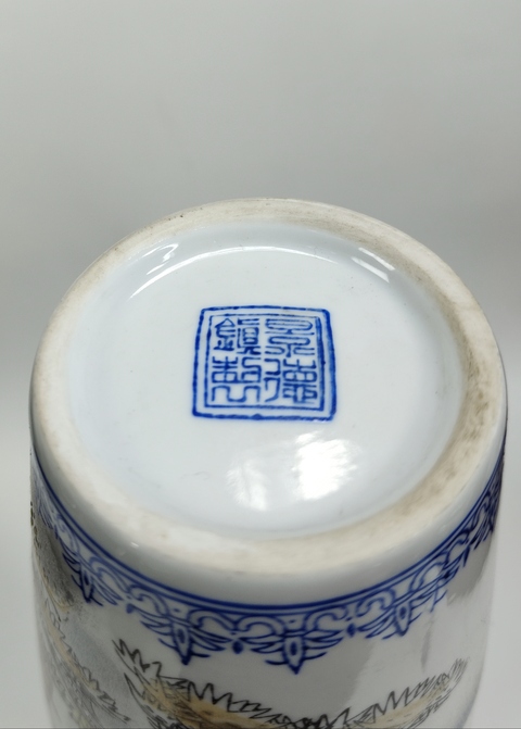 古玩陶瓷粉彩雪景圖撇口瓶真品鑒賞圖