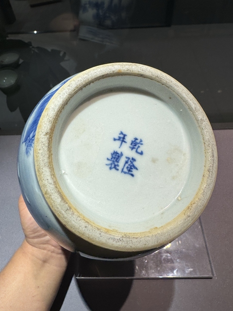 古玩陶瓷乾隆青花壯罐真品鑒賞圖