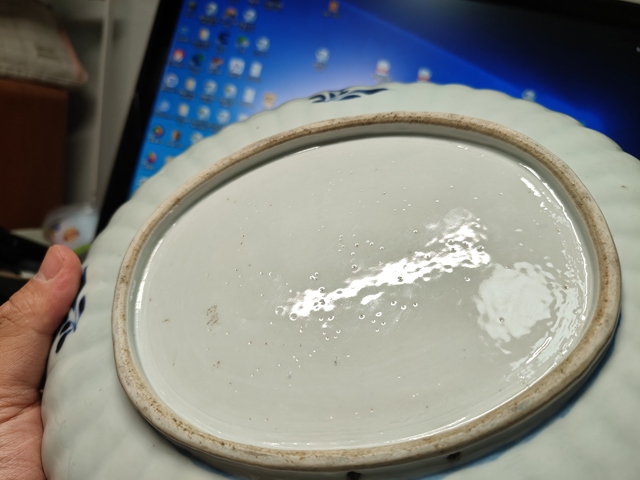 古玩陶瓷花卉紋青花盤真品鑒賞圖