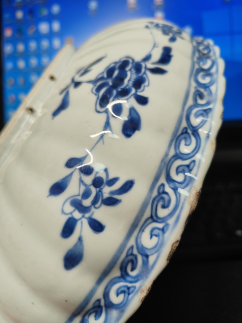 古玩陶瓷花卉紋青花盤真品鑒賞圖