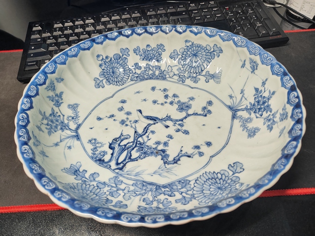 古玩陶瓷花卉紋青花盤真品鑒賞圖