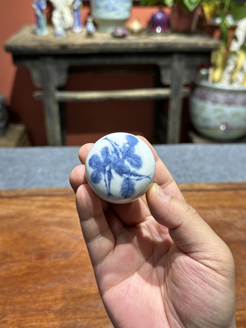 古玩陶瓷清代中期青花魚紋牛眼印泥盒拍賣，當前價格6800元