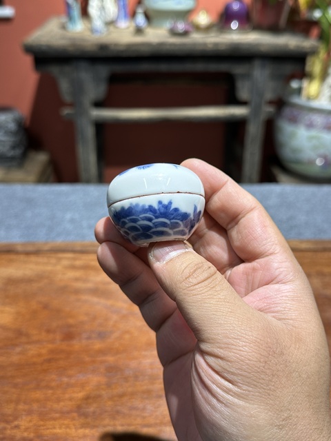 古玩陶瓷清代中期青花魚紋牛眼印泥盒拍賣，當前價格6800元
