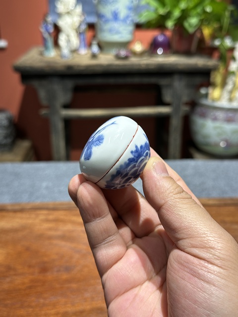 古玩陶瓷清代中期青花魚紋牛眼印泥盒拍賣，當前價格6800元