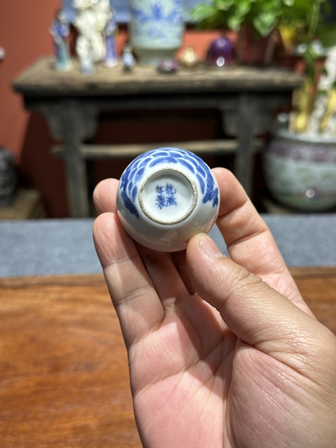 古玩陶瓷清代中期青花魚紋牛眼印泥盒拍賣，當前價格6800元