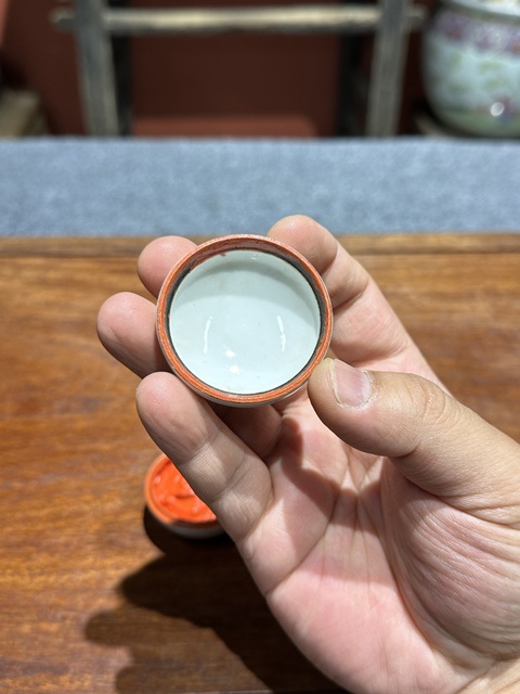 古玩陶瓷清代中期青花魚紋牛眼印泥盒拍賣，當前價格6800元
