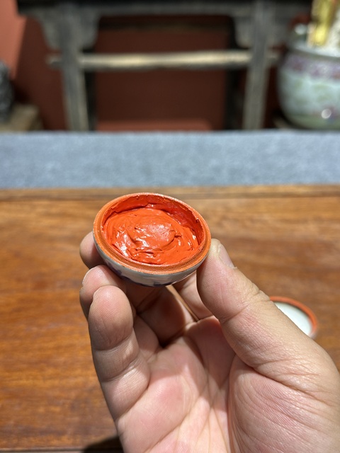 古玩陶瓷清代中期青花魚紋牛眼印泥盒拍賣，當前價格6800元