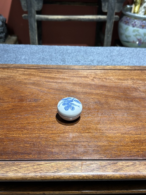 古玩陶瓷清代中期青花魚紋牛眼印泥盒拍賣，當前價格6800元
