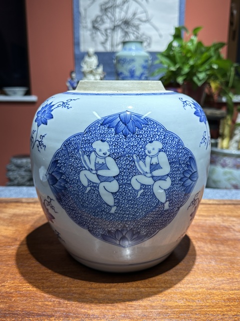 古玩陶瓷清代雍正青花三開窗娃娃罐拍賣,當(dāng)前價格12800元