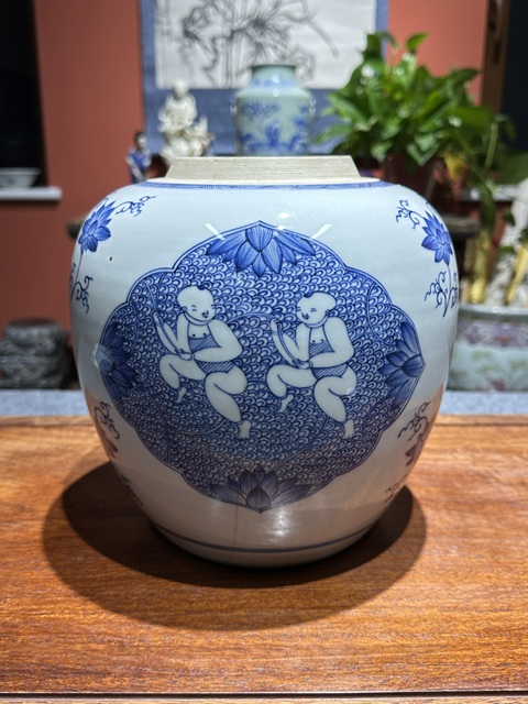 古玩陶瓷清代雍正青花三開窗娃娃罐拍賣,當(dāng)前價格12800元