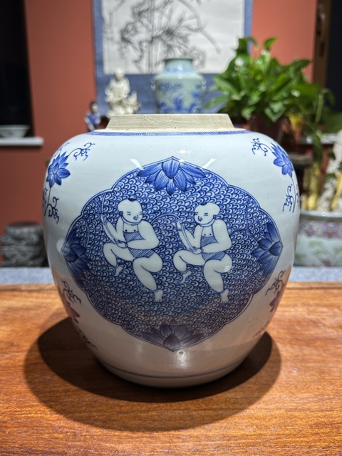 古玩陶瓷清代雍正青花三開窗娃娃罐拍賣,當(dāng)前價格12800元