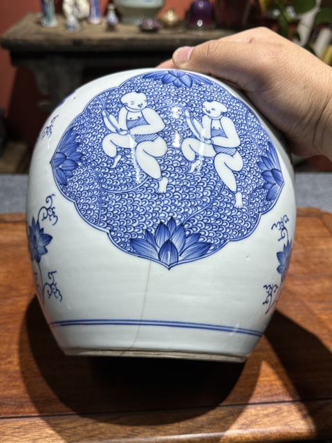 古玩陶瓷清代雍正青花三開窗娃娃罐拍賣,當(dāng)前價格12800元