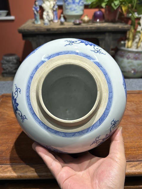 古玩陶瓷清代雍正青花三開窗娃娃罐拍賣,當(dāng)前價格12800元