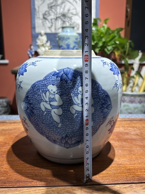 古玩陶瓷清代雍正青花三開窗娃娃罐拍賣,當(dāng)前價格12800元