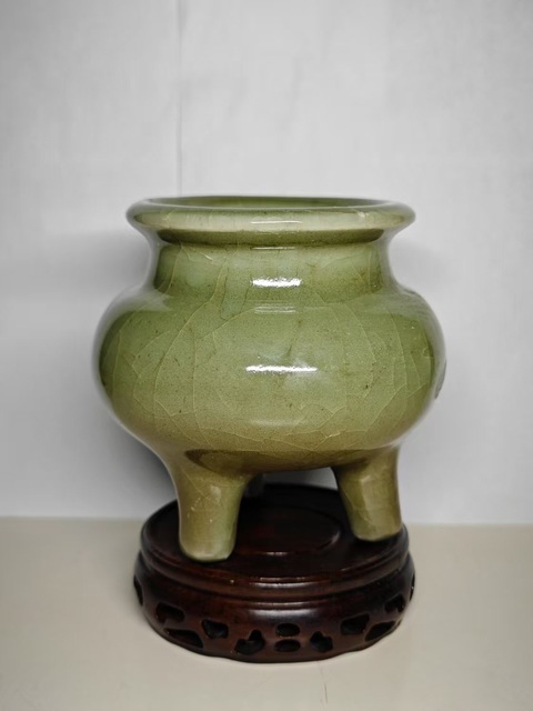 古玩陶瓷明龍泉青瓷三足爐拍賣,當(dāng)前價(jià)格6543元