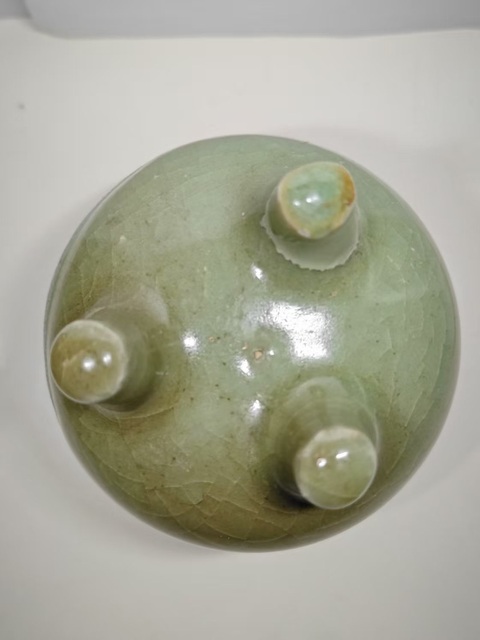 古玩陶瓷明龍泉青瓷三足爐拍賣,當(dāng)前價(jià)格6543元