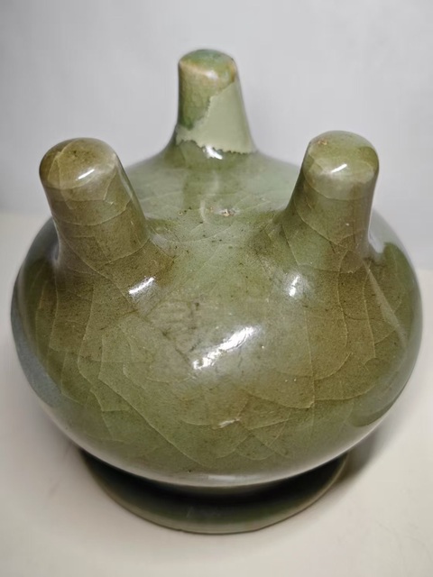 古玩陶瓷明龍泉青瓷三足爐拍賣,當(dāng)前價(jià)格6543元