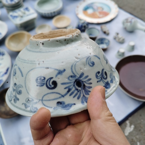 古玩陶瓷明中期花卉紋青花碗拍賣,當(dāng)前價格500元