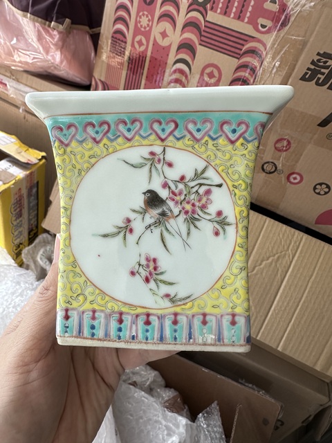 古玩陶瓷黃地粉彩花鳥紋花盆拍賣，當前價格3500元