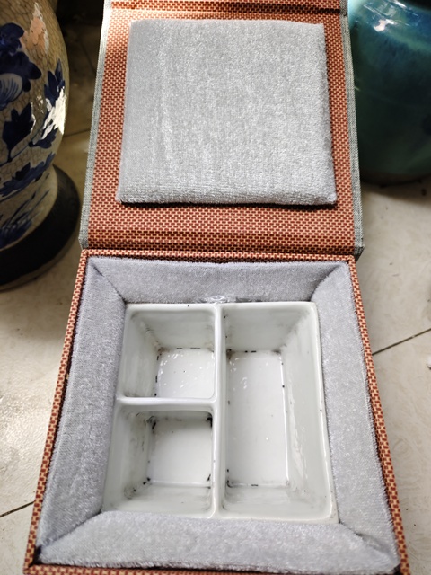 古玩陶瓷清晚期·白釉四方高足文房隔盒拍賣，當前價格788元
