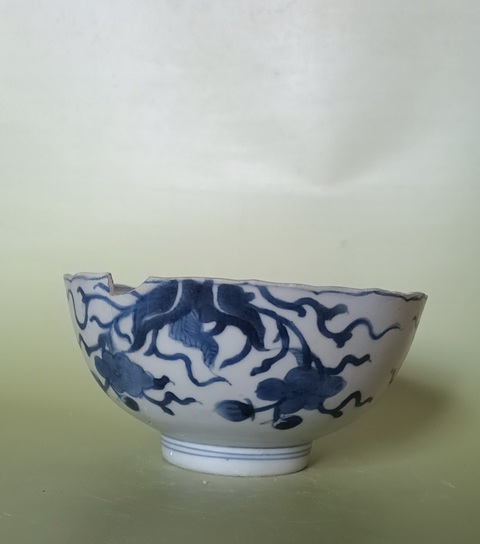 古玩陶瓷青花花卉紋花口碗真品鑒賞圖