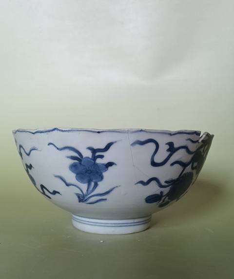 古玩陶瓷青花花卉紋花口碗真品鑒賞圖