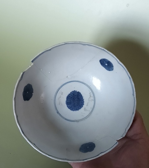 古玩陶瓷青花花卉紋花口碗真品鑒賞圖