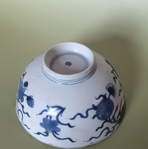 古玩陶瓷青花花卉紋花口碗真品鑒賞圖