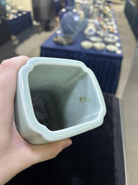 古玩陶瓷冬青釉貫耳瓶真品鑒賞圖