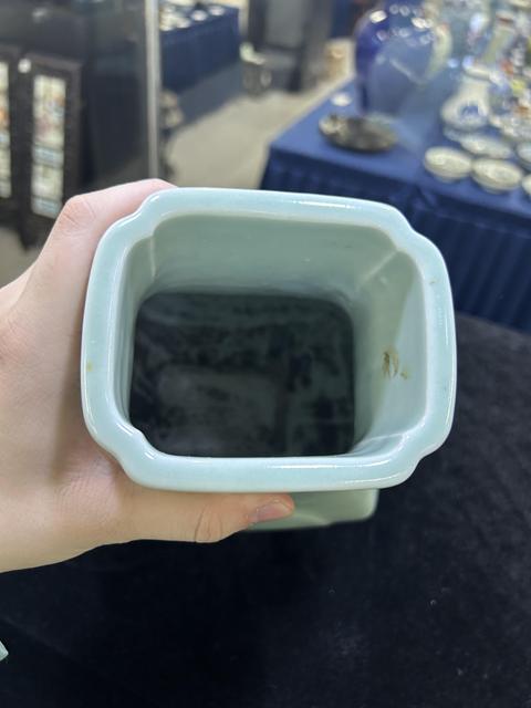 古玩陶瓷冬青釉貫耳瓶真品鑒賞圖