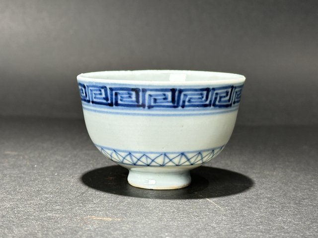 古玩陶瓷民國·青花回字紋茶杯真品鑒賞圖
