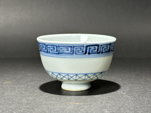 古玩陶瓷民國·青花回字紋茶杯真品鑒賞圖