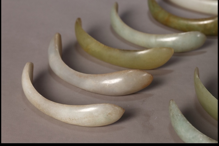 古玩玉器翠玉雕“素紋發(fā)簪”拍賣(mài),當(dāng)前價(jià)格5800元
